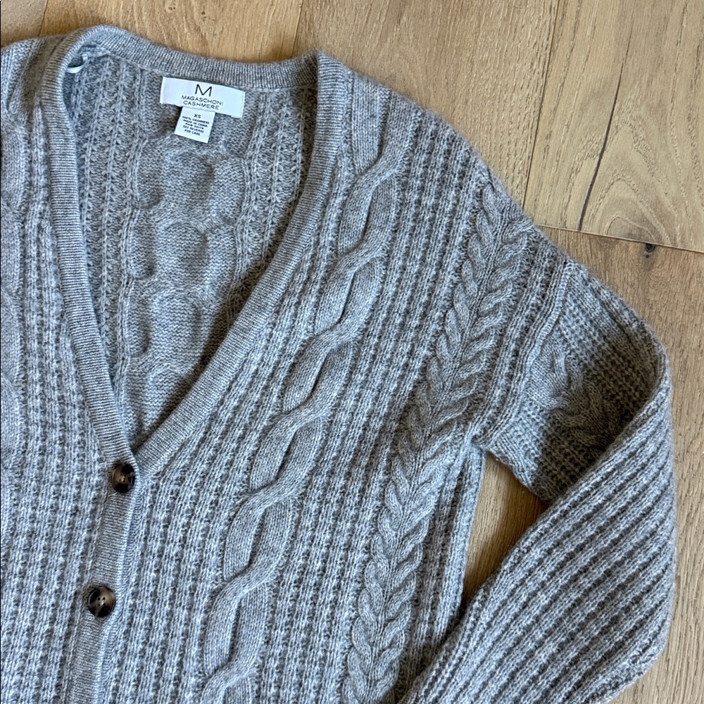 Women's Gray Cashmere  Cable Knit Sweater - Picture 3 of 4
